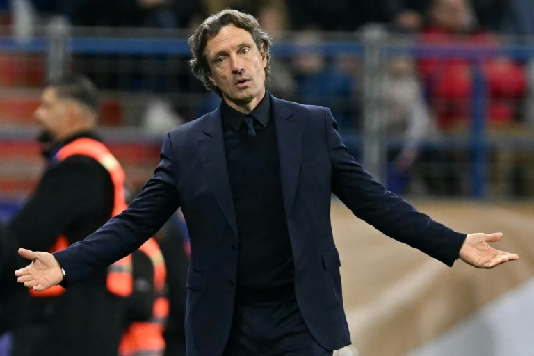 Le sélectionneur de l'équipe de France Laurent Bonadei, lors de la demi-finale retour de Ligue des nations, le 28 octobre 2025 à Caen