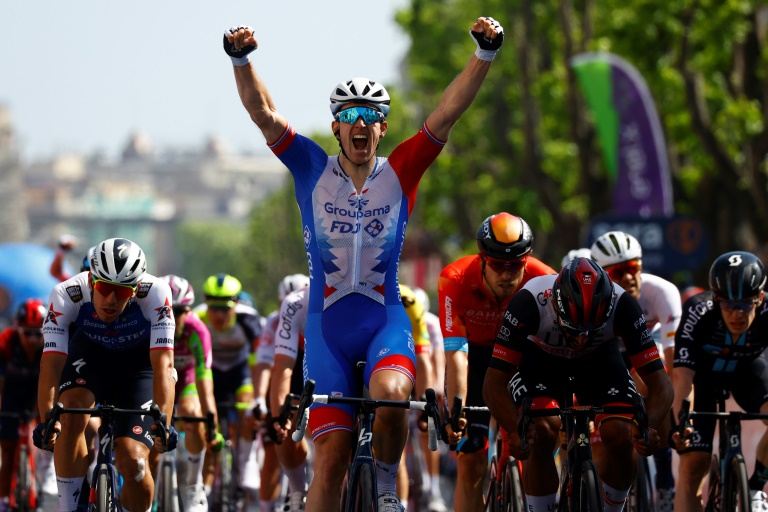 Arnaud Démare vainqueur, sous le maillot de Groupama-FDJ, de la 5e étape du Giro d'Italia, le 11 mai 2022 à Messine