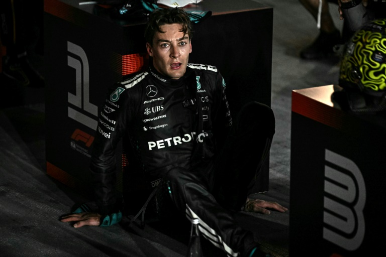 George Russell (Mercedes) après sa victoire au GP de Singapour dimanche, dans des conditions de chaleur et d'humidité particulièrement éprouvantes pour les pilotes.