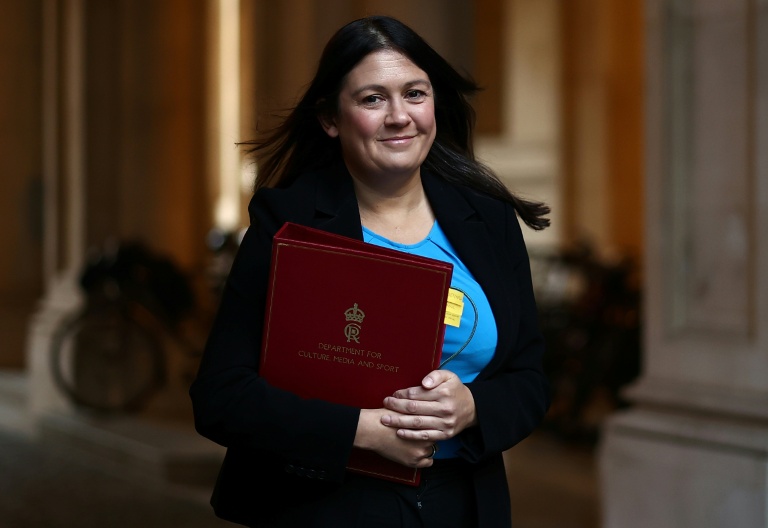 La ministre britannique de la Culture, des Médias et des Sports, Lisa Nandy, arrive à une réunion au 10 Downing Street, dans le centre de Londres, le 4 mars 2025