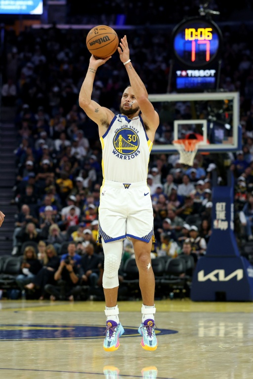 Stephen Curry lors du match NBA des Golden State Warriors contre les Denver Nuggets, le 23 octobre 2025 à San Francisco