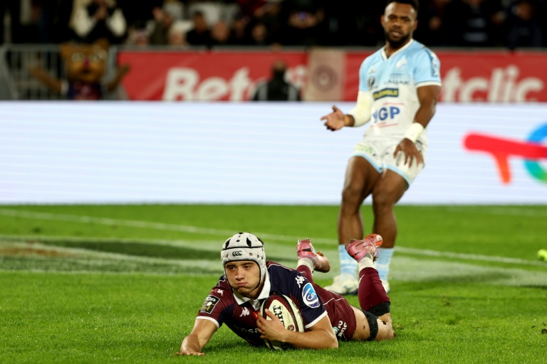 L'ailier de Bordeaux-Bègles Louis Bielle-Biarrey (au premier plan), auteur du premier essai du match de Top 14 contre Bayonne le 25 octobre 2025 au stade Chaban-Delmas