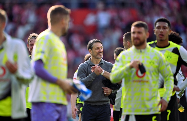 L'entraîneur du Borussia Dortmund Niko Kovac (au centre), après le match face au FSV Mayence, à Mayence le 27 septembre 2025