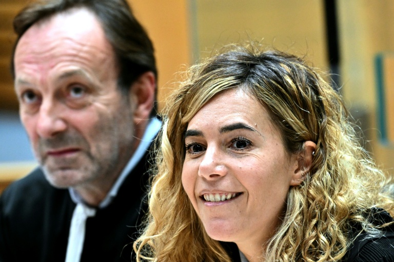 Les avocats de Cédric Jubillar, Alexandre Martin, à gauche, et Emmanuelle Franck, à droite, à la cour d'assises du Tarn, à Albi, le 6 octobre 2025