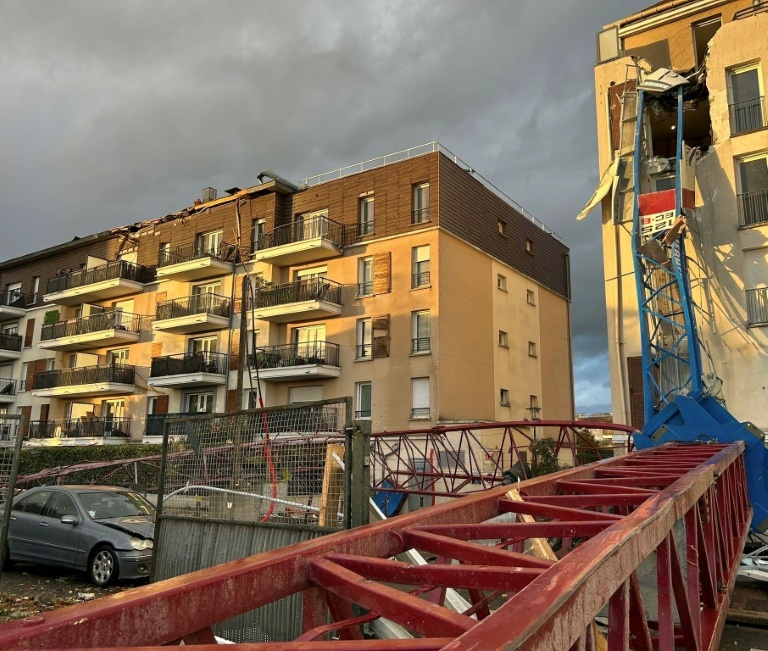 Des grues se sont effondrées lors d'un épisode de vents violents à Ermont dans le Val-d'Oise, le 20 octobre 2025 - photographie publiée par le syndicat Alliance police nationale