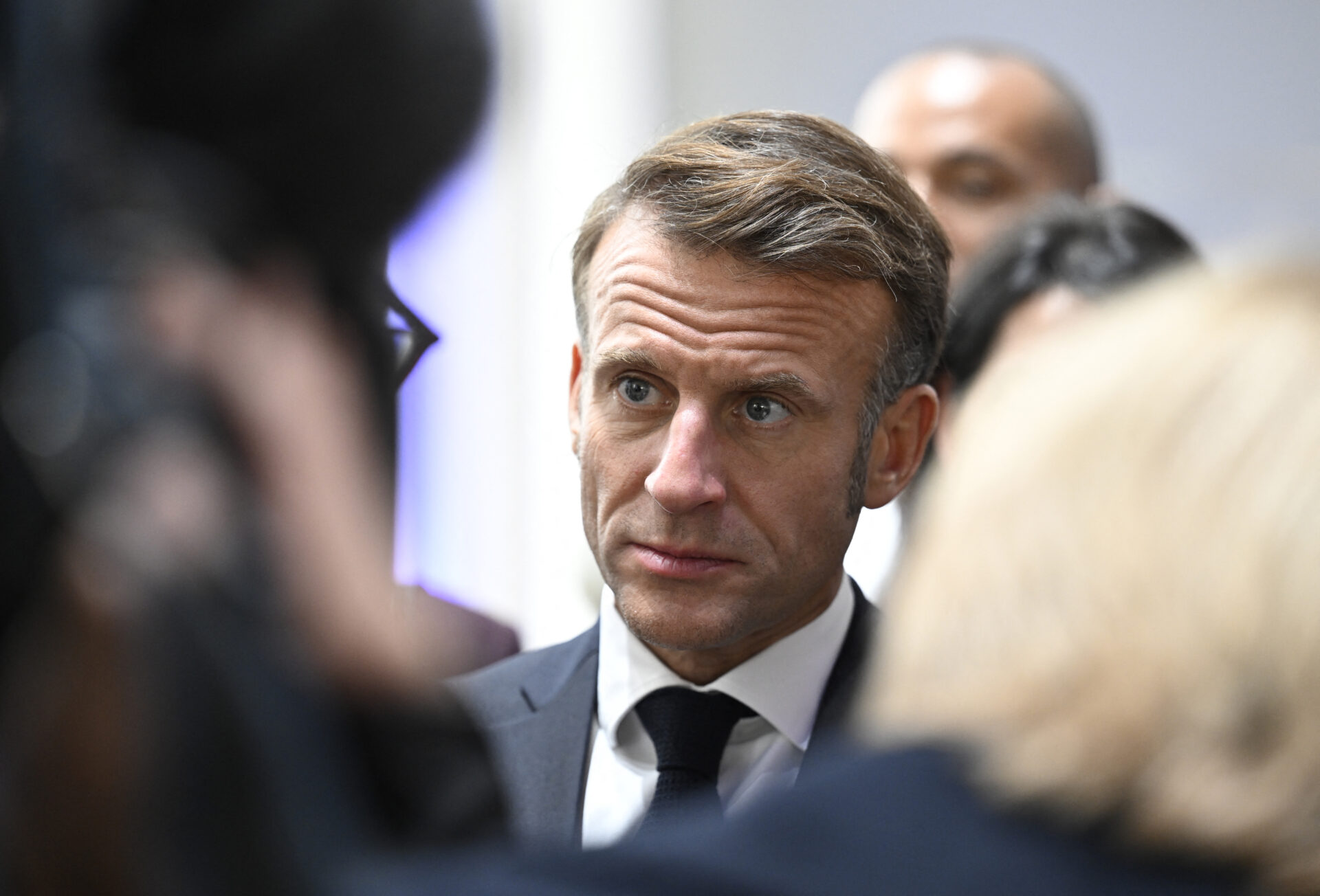 Emmanuel Macron doit faire un choix après la démission de Sébastien Lecornu