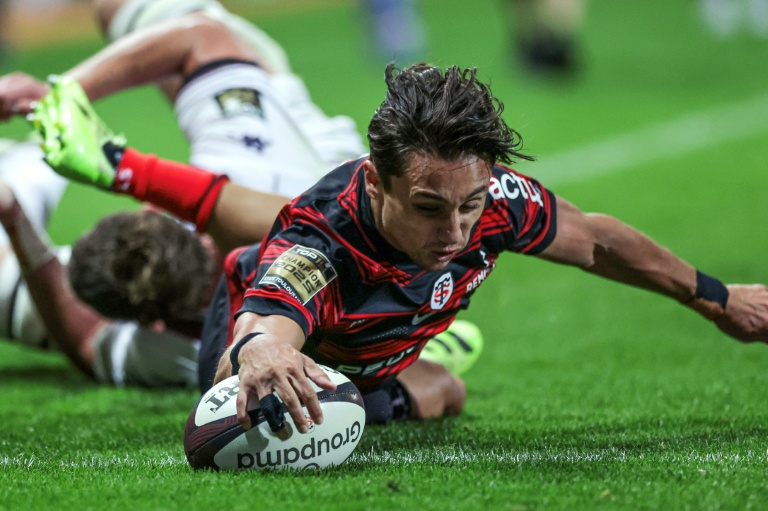 De retour après quatre mois d'absence pour blessure, Ange Capuozzo a inscrit le 5e des huit essais de la large victoire du Stade toulousain face à l'UBB (56-13) le 12 octobre 2025 au stade Ernest-Wallon