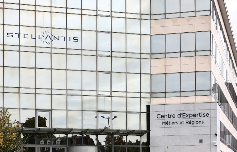 Un bâtiment du site du constructeur automobile Stellantis à Poissy (Yvelines) le 23 septembre 2025