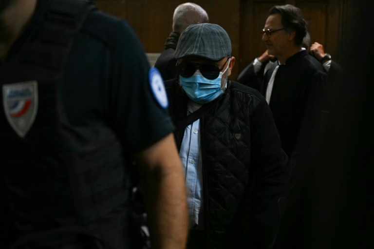 L'accusé Husamettin Dogan arrive au palais de justice de Nïmes pour le procès en appel des viols de Mazan, le 9 octobre 2025 dans le Gard