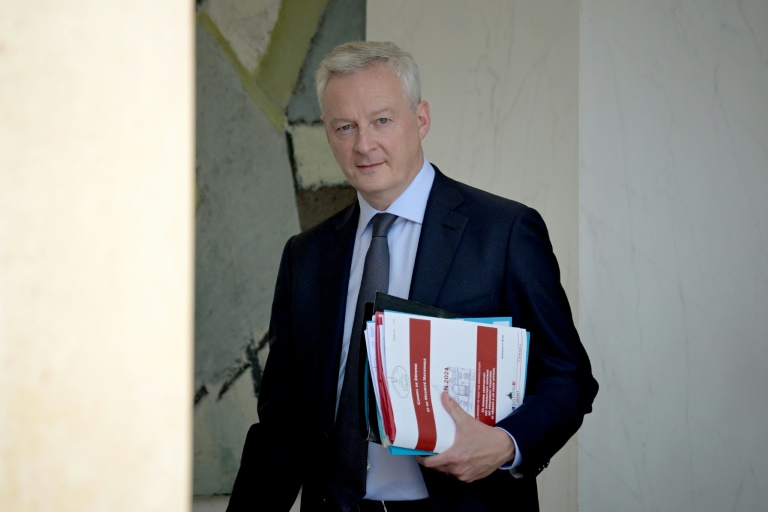 Le ministre de l'Economie et des Finances, Bruno Le Maire, à la sortie de l'Elysée, le 26 juin 2024 à Paris