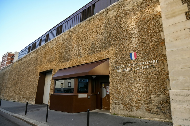 A la Santé, M. Sarkozy devrait être installé seul dans l'une des quinze cellules de 9 m2 du quartier de l'isolement.