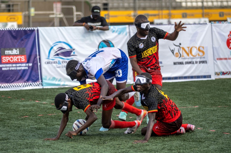 L'équipe de cécifoot du Soudan du Sud opposée à celle de l'Ouganda à Kampala, le 27 octobre 2025