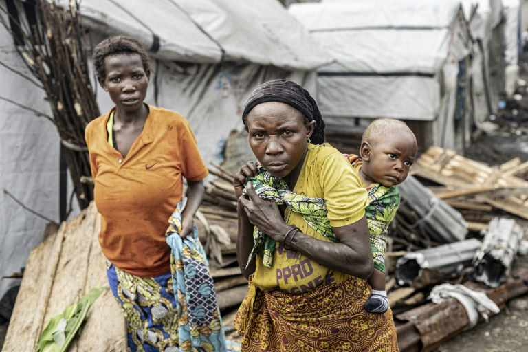 Des familles quittent un camp de déplacés de Goma, dans l'est de la République démocratique du Congo, le 11 février 2025