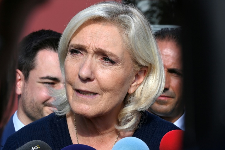 La cheffe de file du Rassemblement national, Marine Le Pen, lors du congrès des sapeurs-pompiers au Mans, le 10 octobre 2025 dans la Sarthe