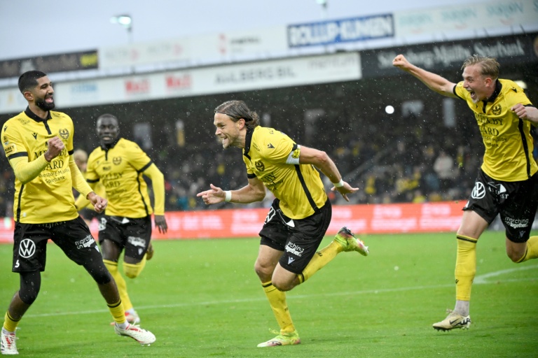 Tom Pettersson (c), auteur d'un but pour Mjällby face à Elfsborg, en championnat de Suède, le 4 octobre 2025 à Hällevik