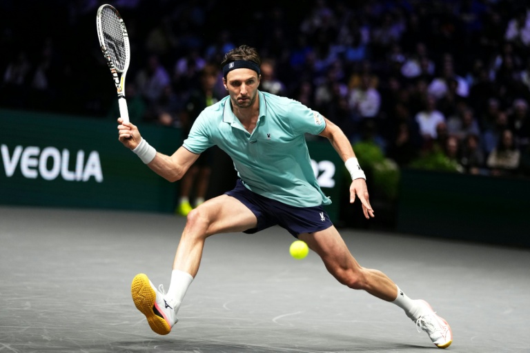Le Français Arthur Rinderknech au 1er tour du Masters 1000 de Paris le 28 octobre 2025 à La Défense Arena près de Paris