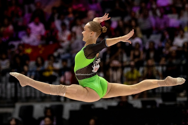 La gymnaste russe Angelina Melnikova, qui concourt sous bannière neutre, championne du monde du concours général pour la deuxième fois, le 23 octobre 2025 à Djakarta