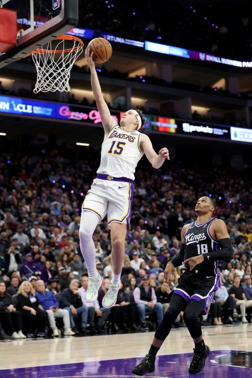 Austin Reaves (g) lors du match NBA des Los Angeles Lakers contre les Sacramento Kings, le 26 octobre 2025 à Sacramento