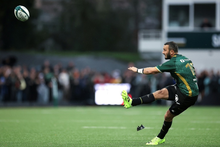 L'ouvreur et buteur de Montauban Jérôme Bosviel en train de tirer au but contre Perpignan, le 25 octobre 2025 au stade Sapiac