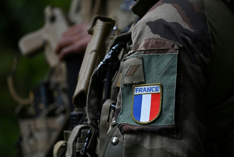 Détail de l'uniforme d'un soldat français lors d'exercices à Honhenfels, en Allemagne, le 14 septembre 2023