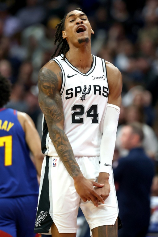 Devin Vassell, joueur des Spurs de San Antonio, après un trois point inscrit contre les Nuggets à Denver le 28 Novembre 2025