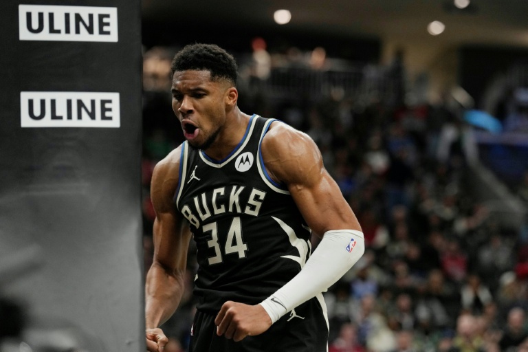 Giannis Antetokounmpo, l'ailier fort grec des Milwaukee Bucks, lors d'une rencontre en NBA contre les Chicago Bulls, à Milwaukee, le 7 novembre 2025