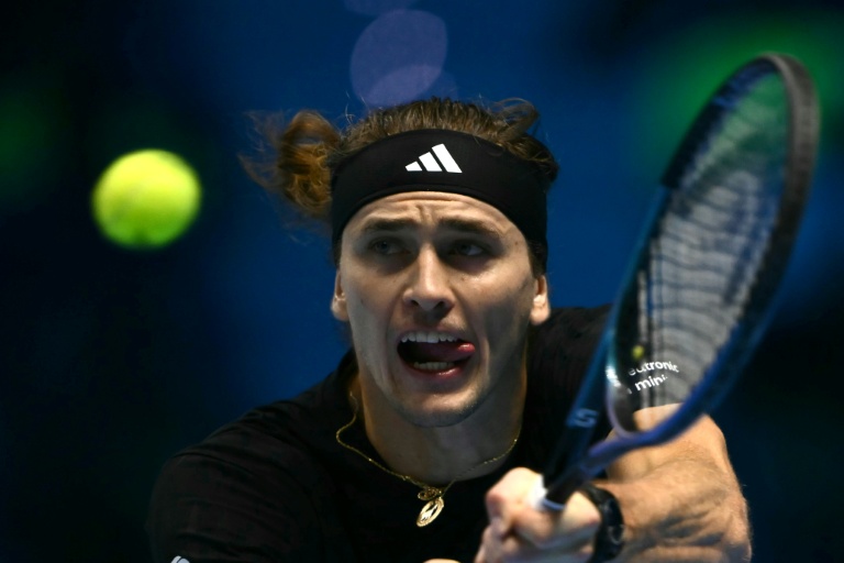 Alexander Zverev joue un point lors de sa victoire contre Ben Shelton, le 9 novembre 2025 à Turin