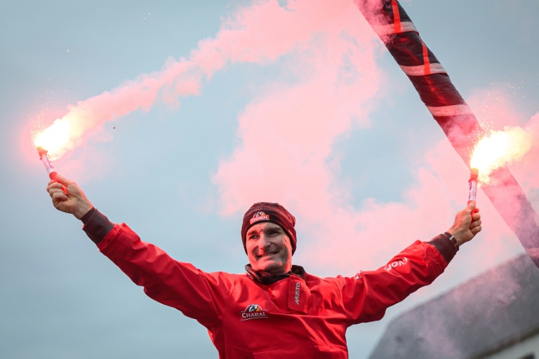 Jérémie Beyou à l'arrivée du Vendée Globe, le 24 janvier 2025 aux Sables d'Olonne