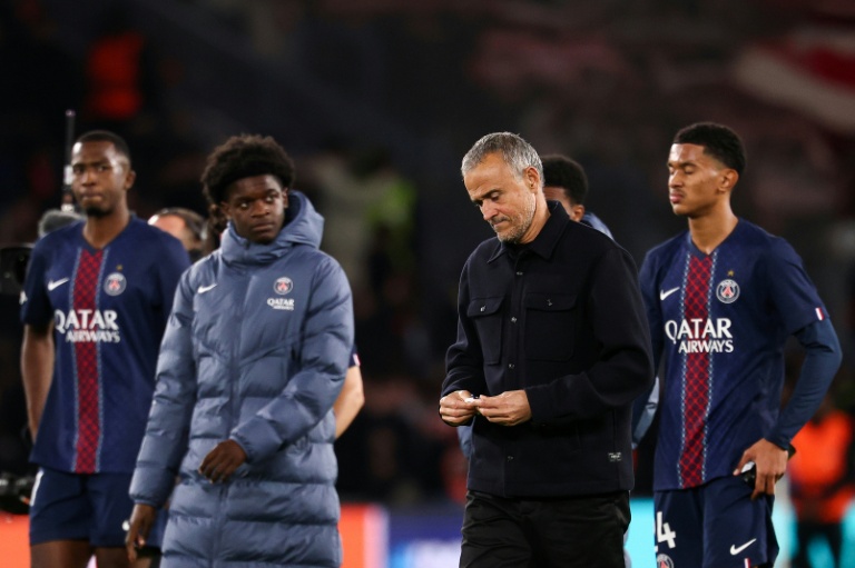 L'entraîneur du PSG Luis Enrique, privé de plusieurs de ses cadres pour le match contre l'OL dimanche, après sa défaite face au Bayern Munich le 4 novembre 2025 au Parc des Princes