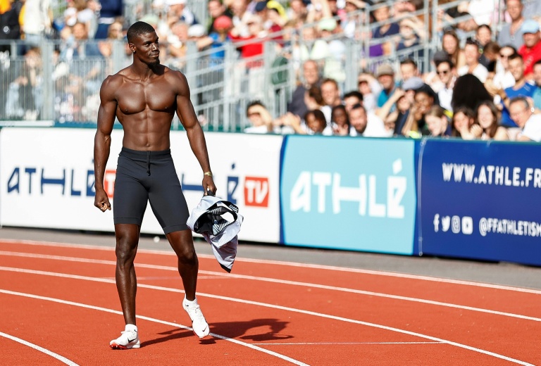 L'athlète français Mouhamadou Fall, suspendu depuis avril 2024 pour dopage, lors de sa victoire au 100 mètres des Championnats de France d'athlétisme, en juin 2022 à Caen