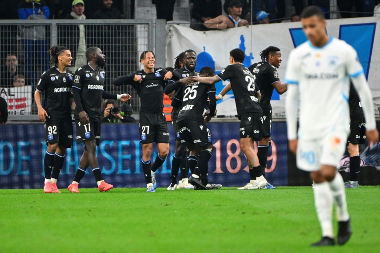 Les joueurs auxerrois impitoyables contre l'Olympique de Marseille surclassé au stade Vélodrome, le 8 novembre 2024