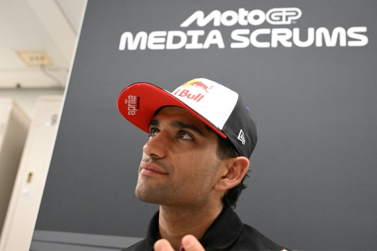 Le pilote espagnol Jorge Martin (Aprilia) participe à une conférence de presse lors du Grand Prix du Japon de MotoGP sur le circuit de Motegi le 25 septembre 2025.