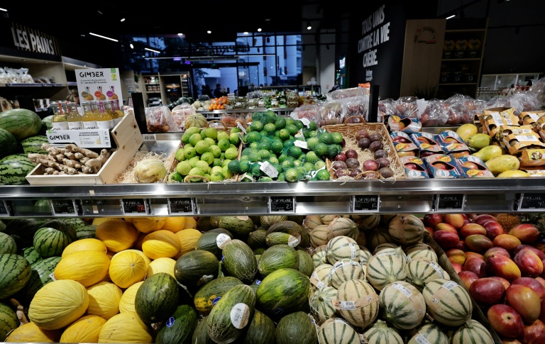Les Français consomment moins de fruits, légumes et viande frais, jugés plus chers, et davantage d'oeufs, pâtes ou plats préparés