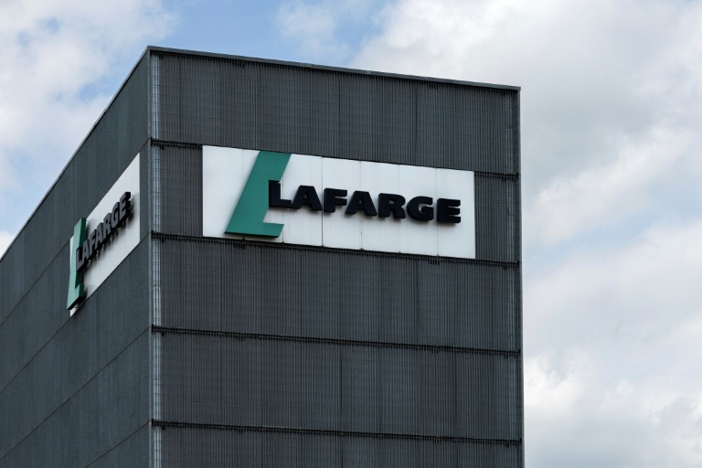 Lafarge est soupçonné d'avoir versé en 2013 et 2014 plusieurs millions d'euros à des groupes rebelles jihadistes afin de maintenir l'activité d'une cimenterie à Jalabiya, dans le nord de la Syrie