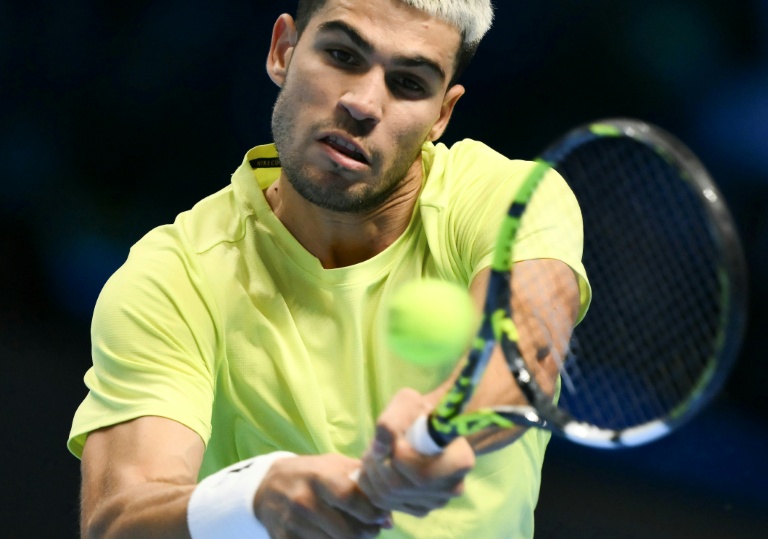 L'Espagnol Carlos Alcaraz durant son match face à l'Américain Taylor Fritz en phase de poules du Masters ATP le 11 novembre 2025 à Turin