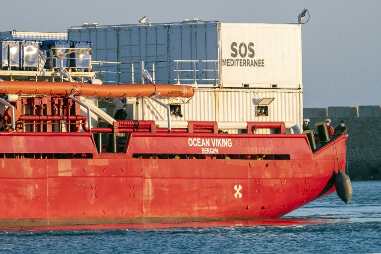 L'Ocean Viking, bateau de sauvetage en mer de migrants de l'association SOS Méditerranée au port d'Empédocle en Sicile le 6 juillet 2020.