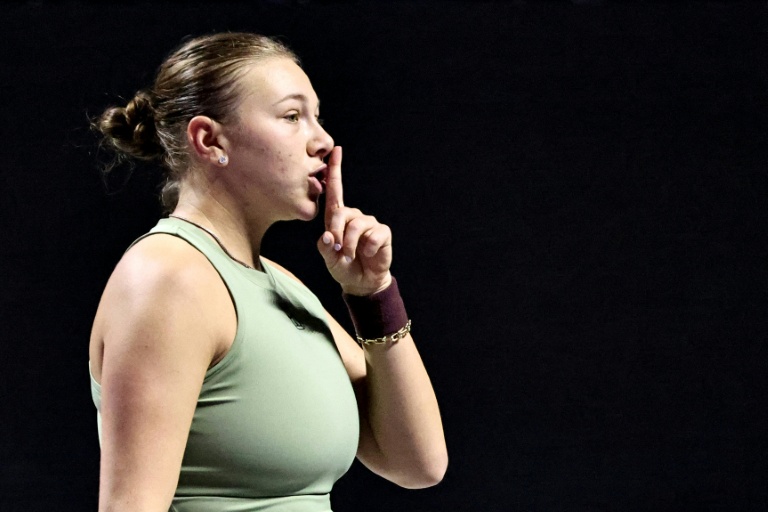 L'Américaine Amanda Anisimova s'est imposée face à sa compatriote Madison Keys en match de groupe du Masters WTA le 3 novembre 2025 à Ryad