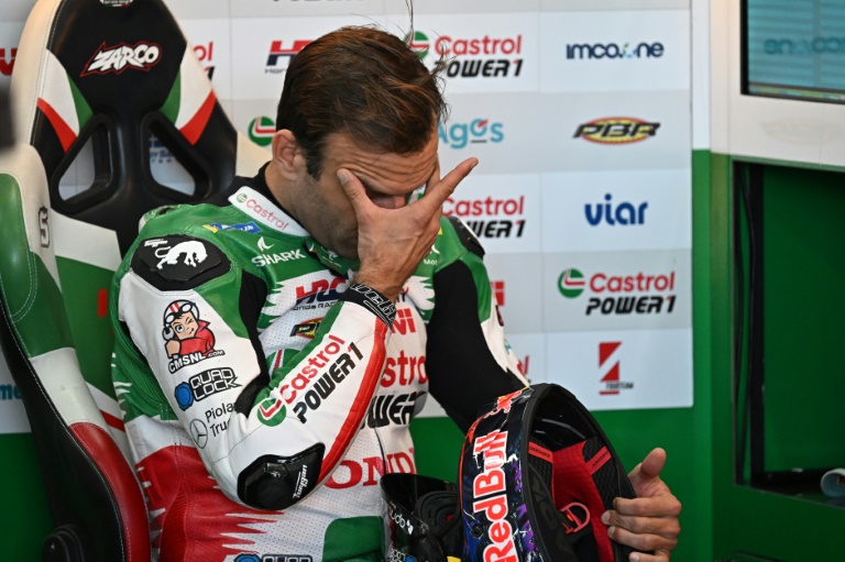 Le pilote français Johann Zarco (Honda-LCR) lors de la séance d'essai du Grand Prix de Valence MotoGP sur le circuit Ricardo Tormo le 14 novembre 2025.