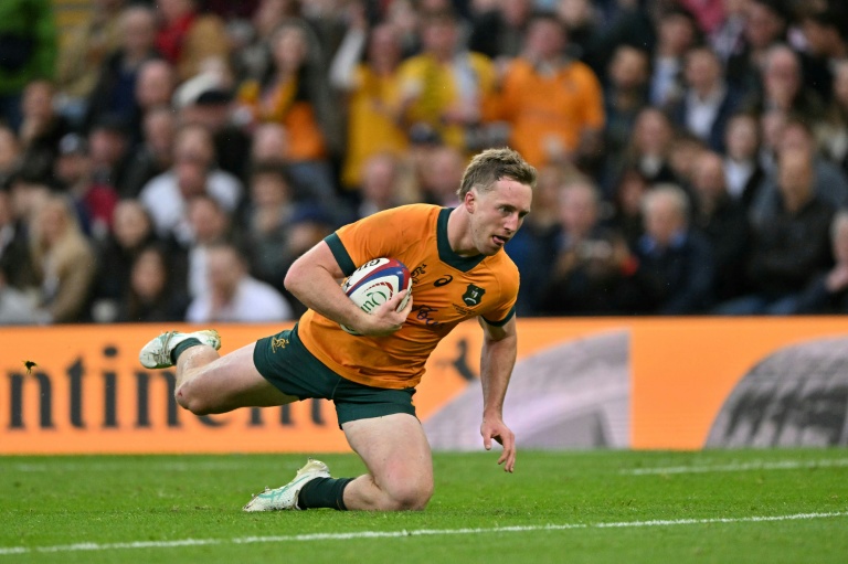 Harry Potter inscrit un essai pour l'Australie à Twickenham le 1er novembre 2025