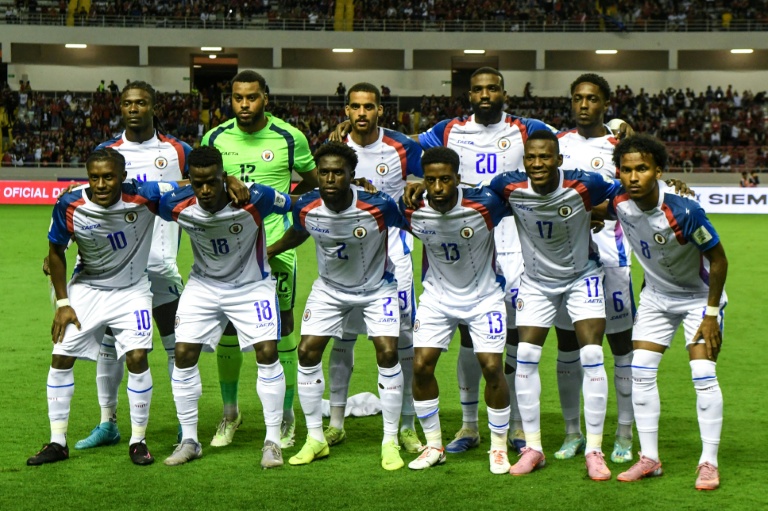 Les joueurs de l'équipe nationale de football d'Haïti posent pour une photo de groupe avant le match de qualification pour la Coupe du monde 2026 de la zone Concacaf contre le Costa Rica au Stade National Stadium de San José le 9 septembre 2025.
