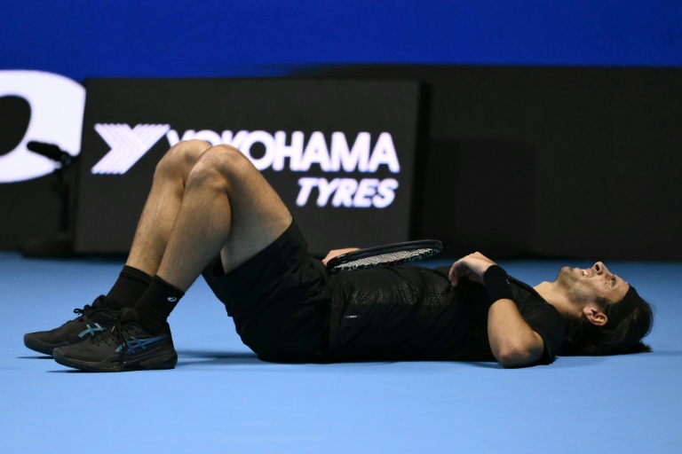 L'Italien Lorenzo Musetti grimâce entre deux points lors de son match contre l'Australien Alex De Minaur aux Masters ATP, le 11 novembre 2025 à Turin, en Italie