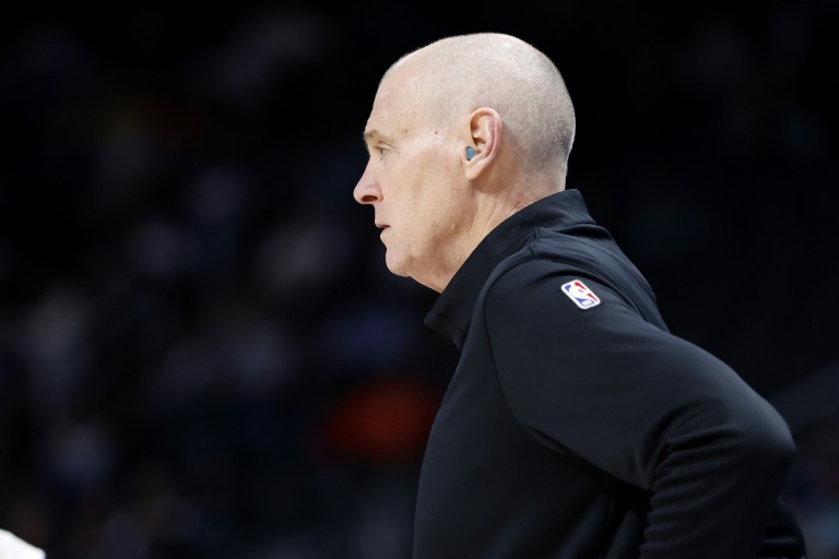 Rick Carlisle, le coach des Indiana Pacers, lors d'un match de NBA contre les Detroit Pistons, à Détroit, le 17 novembre 2025