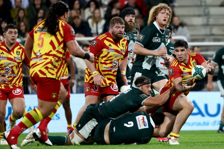 Joaquin Oviedo ballon en main pour Perpignan à Pau le 1er novembre 2025