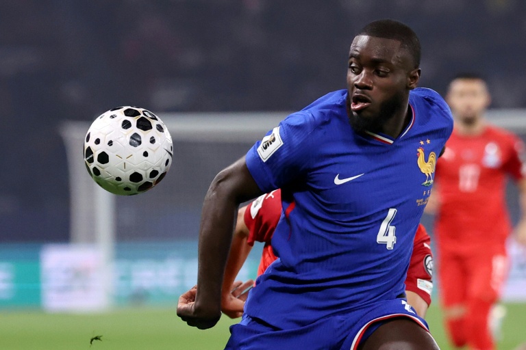 Dayot Upamecano pendant le match contre Azerbaijan le 10 octobre au parc des Princes.