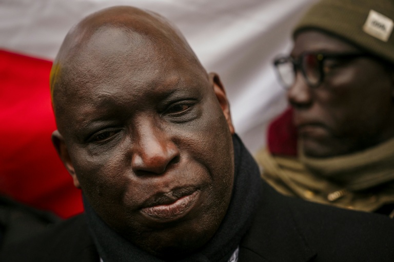 Madiambal Diagne à sa sortie de la cour d'appel de Versailles le 25 novembre 2025