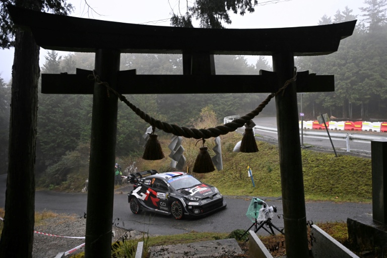 Sebastien Ogier (Toyota) dans la spéciale 19 du rallye du Japon, le 9 novembre 2025 dans la préfecture d'Aichi