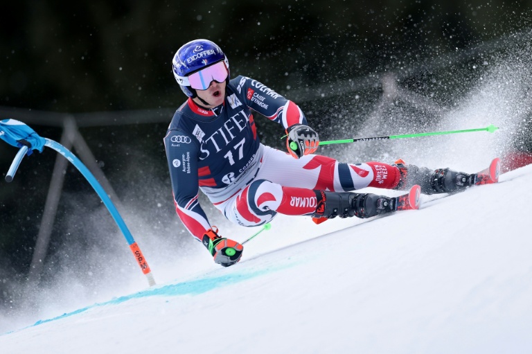 Le Français Léo Anguenot sur la piste du géant de Copper Mountain, dans le Colorado, le 28 novembre 2025