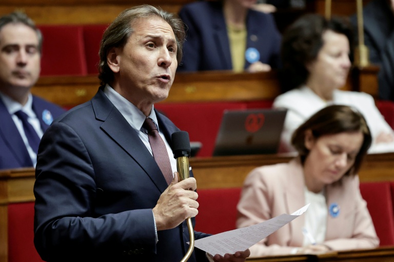 Le député socialiste Jérôme Guedj prend la parole lors d'une séance de questions au gouvernement à l'Assemblée nationale, à Paris, le 4 novembre 2025