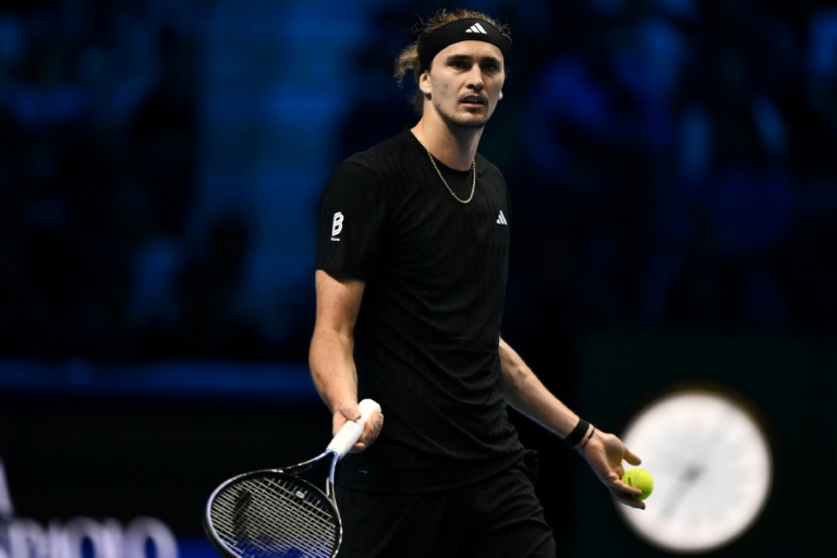 L'Allemand Alexander Zverev réagit entre deux points lors d'un match face au Canadien Félix Auger-Aliassime, le 14 novembre 2025 à Turin, en Italie