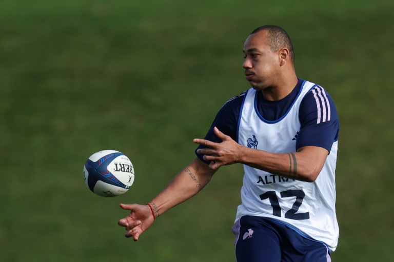 Le centre Gaël Fickou à l'entraînement de l'équipe de France de rugby le 4 novembre 2025 à Marcoussis